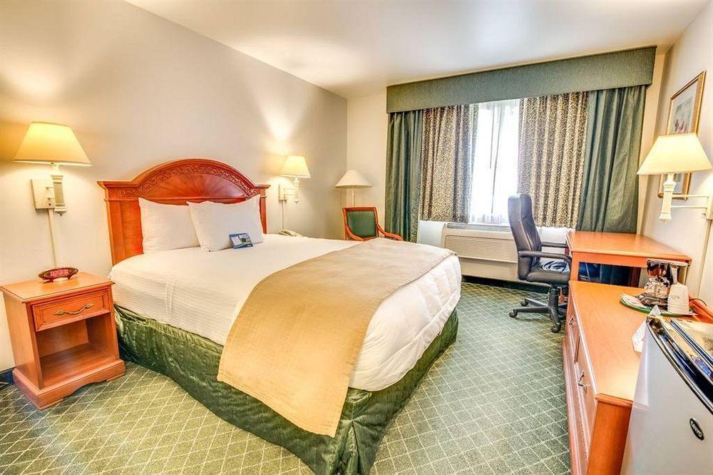 Baymont Inn & Suites By Wyndham Bellingham Buitenkant foto